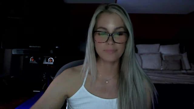Gallery image thumbnail from Cora9's myfreecams stream on, 05/20/2026, 05:50 image 18 of 20