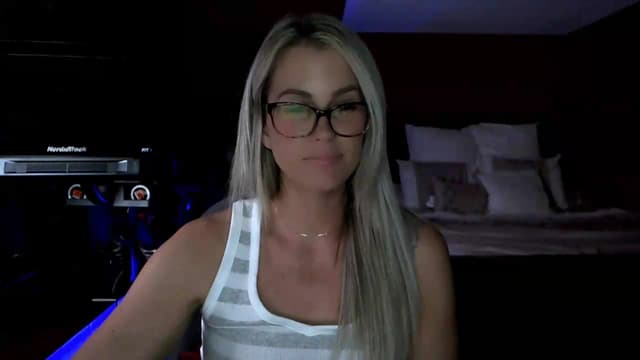 Gallery image thumbnail from Cora9's myfreecams stream on, 06/09/2026, 05:26 image 15 of 20