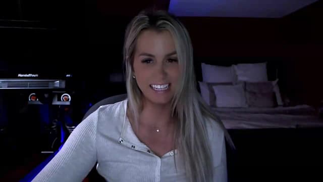 Gallery image thumbnail from Cora9's myfreecams stream on, 06/12/2026, 06:28 image 12 of 20