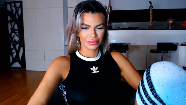 Gallery image thumbnail from D_y_y's myfreecams stream on, 01/14/2023, 04:22 image 16 of 20