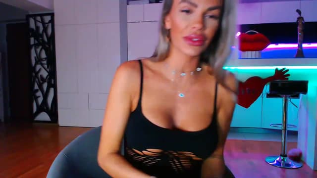 Gallery image thumbnail from D_y_y's myfreecams stream on, 02/11/2023, 05:05 image 11 of 20