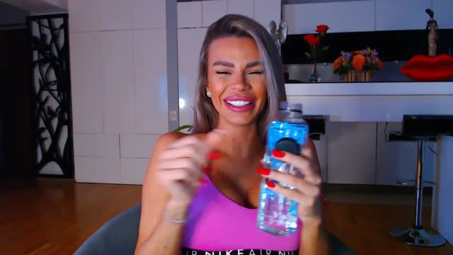 Gallery image thumbnail from D_y_y's myfreecams stream on, 03/09/2023, 05:34 image 11 of 20