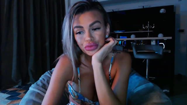 Gallery image thumbnail from D_y_y's myfreecams stream on, 03/27/2023, 04:18 image 13 of 20