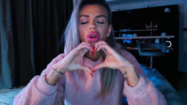Gallery image thumbnail from D_y_y's myfreecams stream on, 03/28/2023, 04:29 image 10 of 20