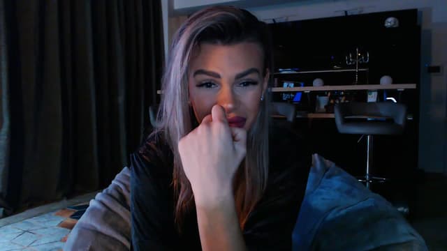 Gallery image thumbnail from D_y_y's myfreecams stream on, 03/30/2023, 04:18 image 15 of 20