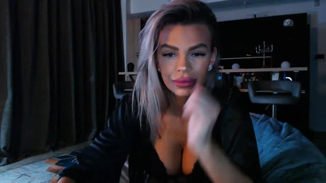Gallery image thumbnail from D_y_y's myfreecams stream on, 03/30/2023, 04:18 image 4 of 20