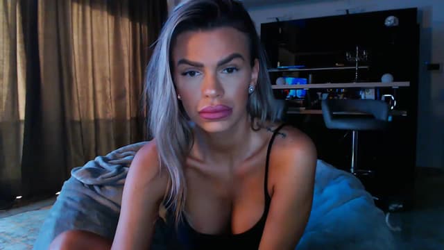 Gallery image thumbnail from D_y_y's myfreecams stream on, 05/03/2023, 04:00 image 4 of 20