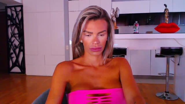 Gallery image thumbnail from D_y_y's myfreecams stream on, 08/01/2023, 04:43 image 10 of 20