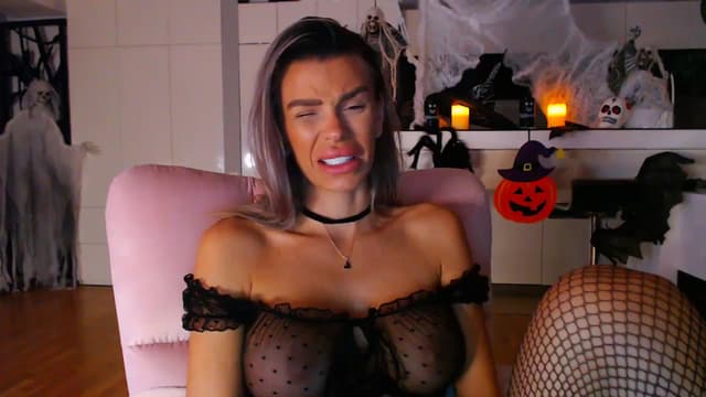 Gallery image thumbnail from D_y_y's myfreecams stream on, 10/31/2023, 03:30 image 20 of 20