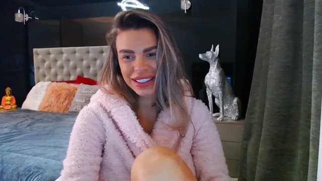 Gallery image thumbnail from D_y_y's myfreecams stream on, 12/01/2023, 06:25 image 11 of 20