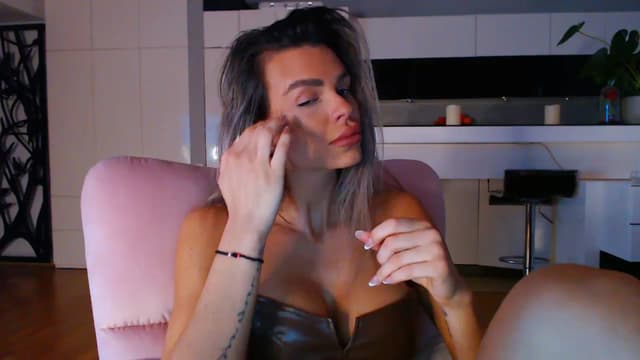 Gallery image thumbnail from D_y_y's myfreecams stream on, 01/13/2024, 06:21 image 14 of 20