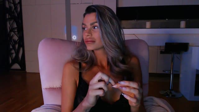 Gallery image thumbnail from D_y_y's myfreecams stream on, 04/16/2024, 18:29 image 19 of 20