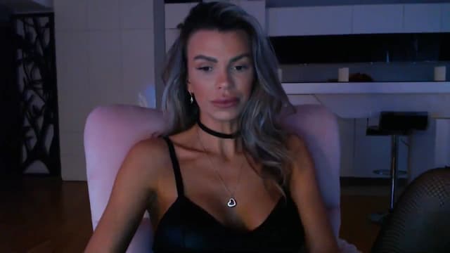 Gallery image thumbnail from D_y_y's myfreecams stream on, 04/25/2024, 05:40 image 4 of 20