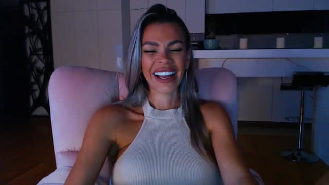Gallery image thumbnail from D_y_y's myfreecams stream on, 09/20/2024, 04:27 image 17 of 20