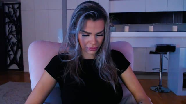 Gallery image thumbnail from D_y_y's myfreecams stream on, 11/25/2024, 05:58 image 19 of 20
