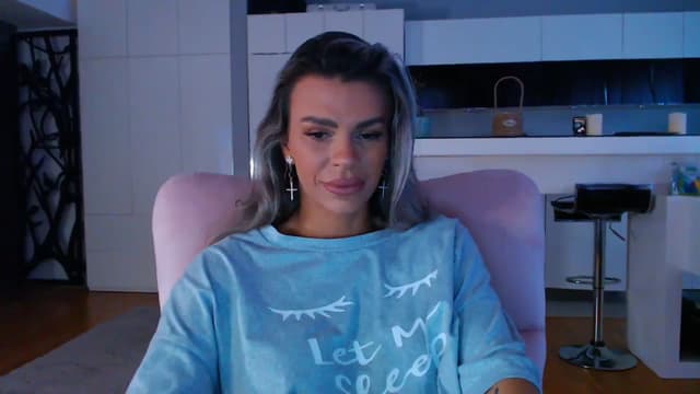 Gallery image thumbnail from D_y_y's myfreecams stream on, 04/09/2025, 04:22 image 19 of 20
