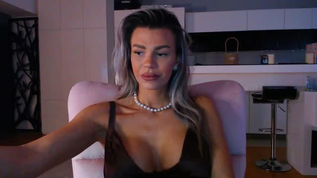 Gallery image thumbnail from D_y_y's myfreecams stream on, 04/14/2025, 04:27 image 17 of 20