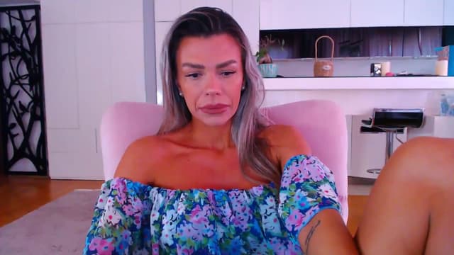 Gallery image thumbnail from D_y_y's myfreecams stream on, 05/14/2025, 04:39 image 10 of 20