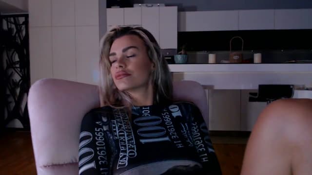 Gallery image thumbnail from D_y_y's myfreecams stream on, 11/19/2025, 05:42 image 19 of 20