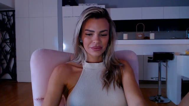 Gallery image thumbnail from D_y_y's myfreecams stream on, 12/02/2025, 06:05 image 16 of 20