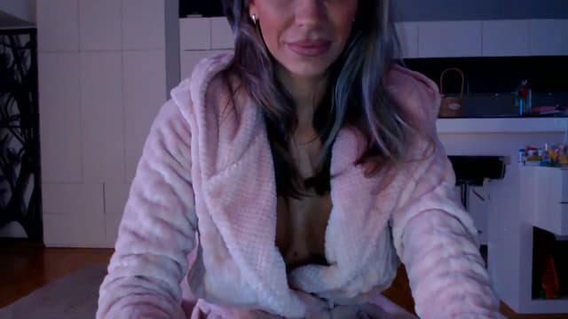 Gallery image thumbnail from D_y_y's myfreecams stream on, 03/17/2026, 04:37 image 18 of 20