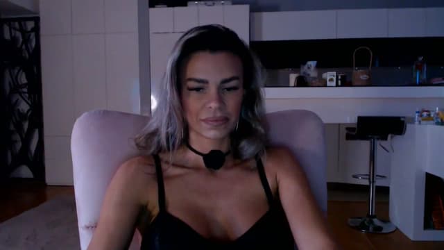 Gallery image thumbnail from D_y_y's myfreecams stream on, 03/19/2026, 05:00 image 18 of 20