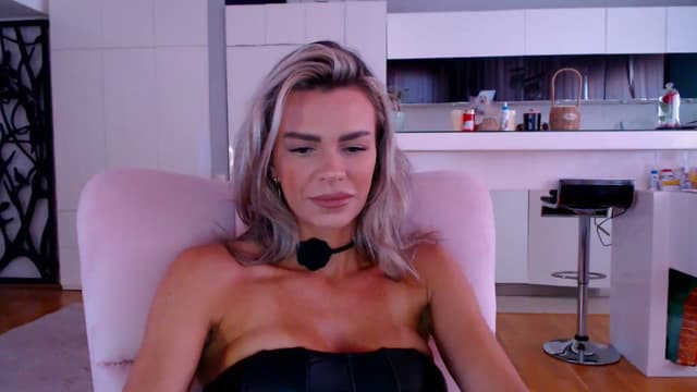 Gallery image thumbnail from D_y_y's myfreecams stream on, 04/23/2026, 05:15 image 17 of 20