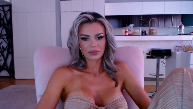 Gallery image thumbnail from D_y_y's myfreecams stream on, 04/26/2026, 05:14 image 2 of 20