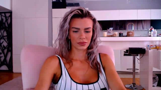 Gallery image thumbnail from D_y_y's myfreecams stream on, 06/04/2026, 04:53 image 18 of 20
