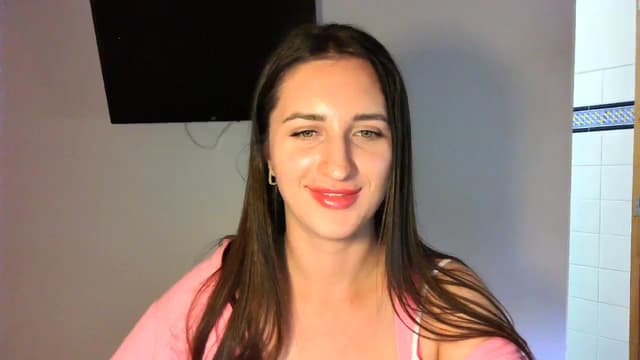Gallery image thumbnail from Danet's myfreecams stream on, 05/19/2025, 19:01 image 16 of 20