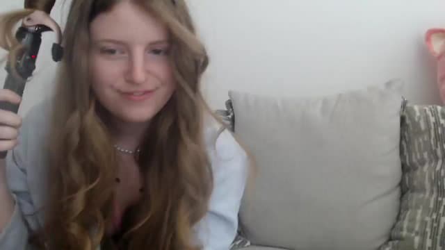 Gallery image thumbnail from Effie's myfreecams stream on, 05/18/2025, 24:06 image 17 of 20