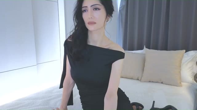 Gallery image thumbnail from Eleah's myfreecams stream on, 12/29/2025, 04:13 image 7 of 20