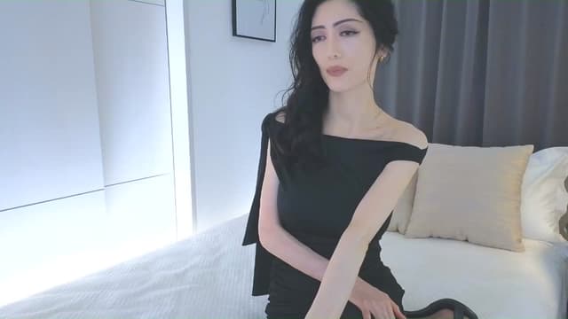 Gallery image thumbnail from Eleah's myfreecams stream on, 12/29/2025, 04:13 image 5 of 20