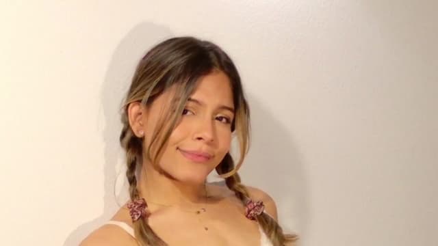 Gallery image thumbnail from Elyse's myfreecams stream on, 03/11/2026, 13:23 image 18 of 20