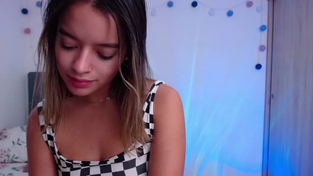 Gallery image thumbnail from Elzee's myfreecams stream on, 12/02/2022, 09:08 image 16 of 20
