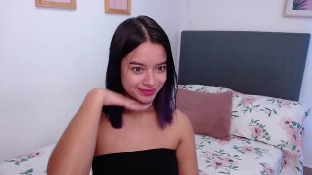 Gallery image thumbnail from Elzee's myfreecams stream on, 12/05/2022, 07:55 image 4 of 20