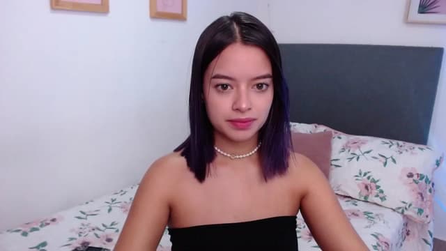 Gallery image thumbnail from Elzee's myfreecams stream on, 12/05/2022, 07:55 image 3 of 20