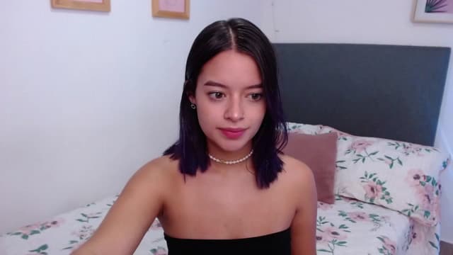 Gallery image thumbnail from Elzee's myfreecams stream on, 12/05/2022, 07:55 image 18 of 20