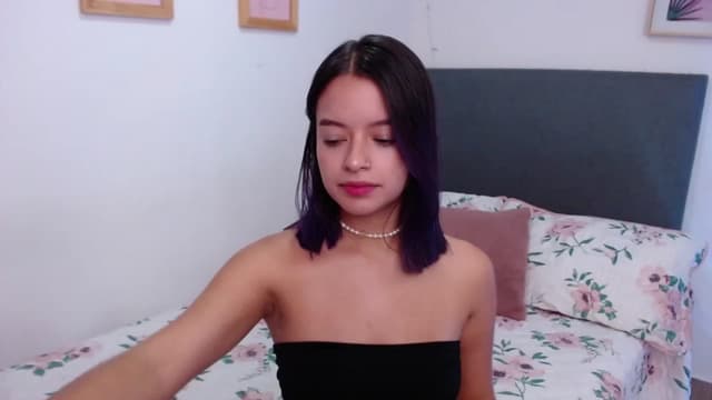 Gallery image thumbnail from Elzee's myfreecams stream on, 12/05/2022, 07:55 image 19 of 20