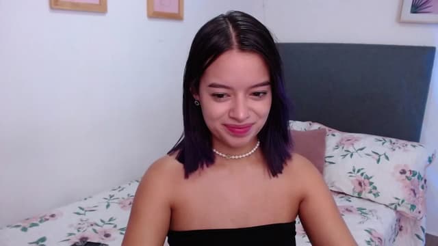 Gallery image thumbnail from Elzee's myfreecams stream on, 12/05/2022, 07:55 image 5 of 20