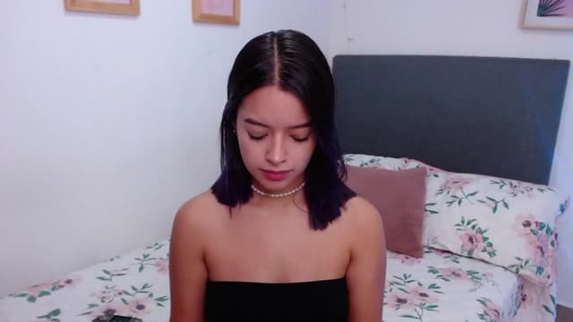 Gallery image thumbnail from Elzee's myfreecams stream on, 12/05/2022, 07:55 image 16 of 20