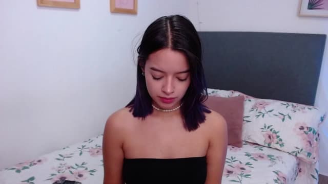 Gallery image thumbnail from Elzee's myfreecams stream on, 12/05/2022, 07:55 image 10 of 20