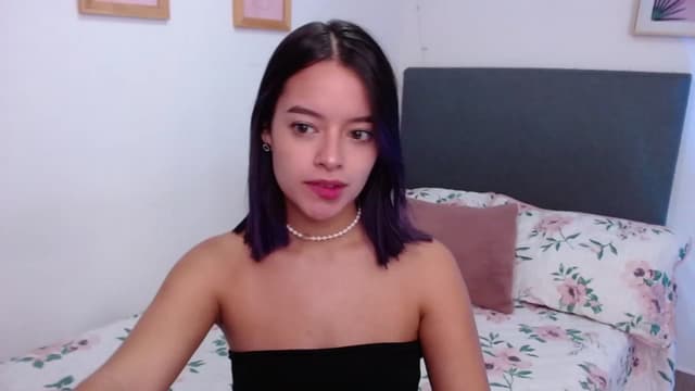 Gallery image thumbnail from Elzee's myfreecams stream on, 12/05/2022, 07:55 image 6 of 20
