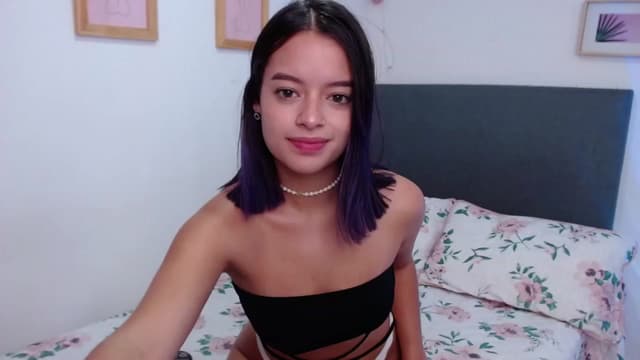 Gallery image thumbnail from Elzee's myfreecams stream on, 12/05/2022, 09:16 image 4 of 20