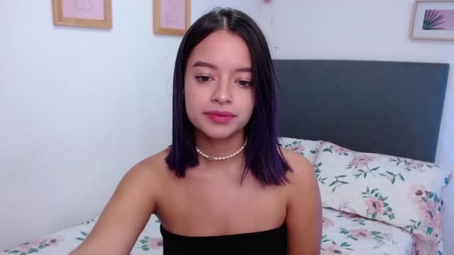 Gallery image thumbnail from Elzee's myfreecams stream on, 12/05/2022, 09:16 image 3 of 20