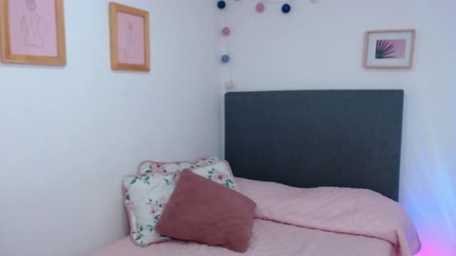 Gallery image thumbnail from Elzee's myfreecams stream on, 12/11/2022, 09:12 image 16 of 20