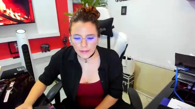 Gallery image thumbnail from Ema04's myfreecams stream on, 07/02/2025, 24:33 image 1 of 20