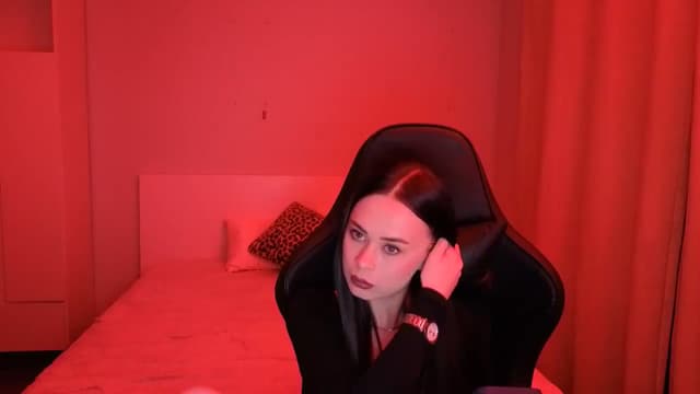 Gallery image thumbnail from Emili's myfreecams stream on, 02/13/2026, 18:01 image 11 of 20