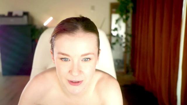Gallery image thumbnail from EmilyBloom's myfreecams stream on, 04/17/2024, 23:35 image 10 of 20