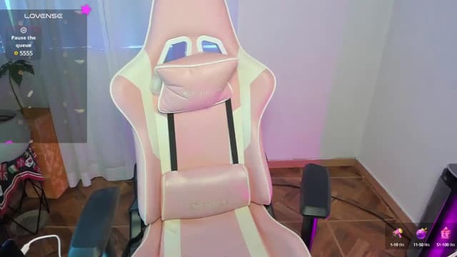 Gallery image thumbnail from Emoon's myfreecams stream on, 05/13/2025, 12:12 image 12 of 20